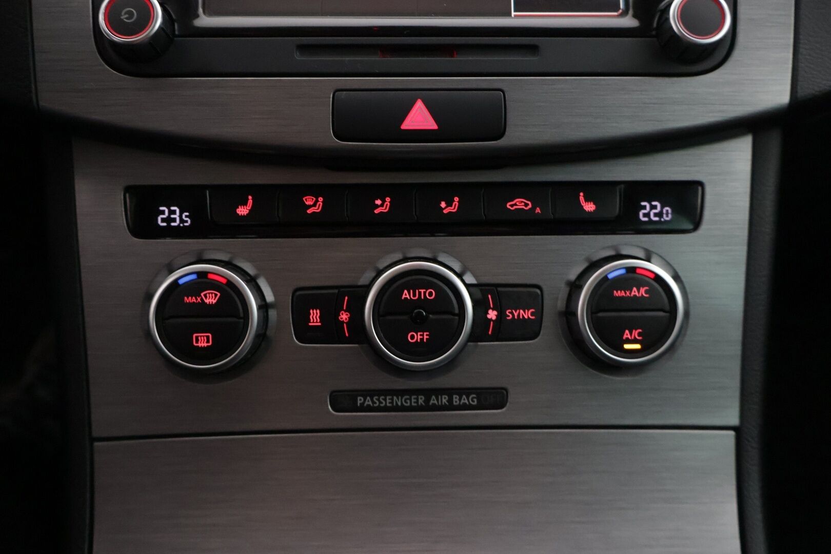 Volkswagen Passat 2013 Variant Highline 2,0 TDI 130 kW (177 hv) BlueMotion Technology 4MOTION DSG-aut * Vakkari / Nahkaverhoilu / Kahet renkaat * - YritysOutlet - Myydään vain yrityksille - JUURI LEIMATTU! – Tämä auto myydään YritysOutlet -valikoimasta vain yritykselle