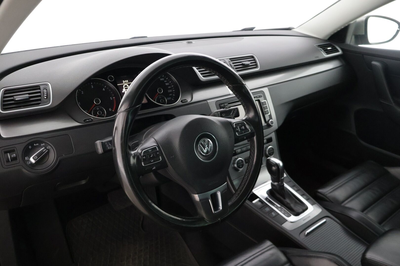 Volkswagen Passat 2013 Variant Highline 2,0 TDI 130 kW (177 hv) BlueMotion Technology 4MOTION DSG-aut * Vakkari / Nahkaverhoilu / Kahet renkaat * - YritysOutlet - Myydään vain yrityksille - JUURI LEIMATTU! – Tämä auto myydään YritysOutlet -valikoimasta vain yritykselle