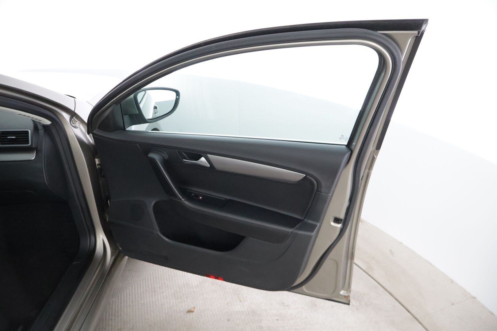Volkswagen Passat 2013 Variant Highline 2,0 TDI 130 kW (177 hv) BlueMotion Technology 4MOTION DSG-aut * Vakkari / Nahkaverhoilu / Kahet renkaat * - YritysOutlet - Myydään vain yrityksille - JUURI LEIMATTU! – Tämä auto myydään YritysOutlet -valikoimasta vain yritykselle