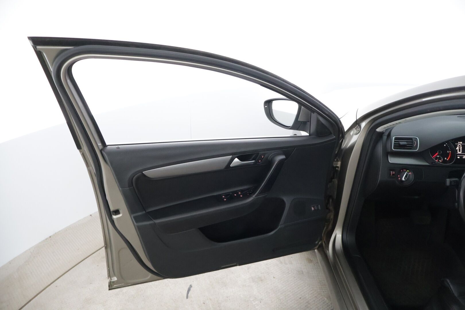 Volkswagen Passat 2013 Variant Highline 2,0 TDI 130 kW (177 hv) BlueMotion Technology 4MOTION DSG-aut * Vakkari / Nahkaverhoilu / Kahet renkaat * - YritysOutlet - Myydään vain yrityksille - JUURI LEIMATTU! – Tämä auto myydään YritysOutlet -valikoimasta vain yritykselle