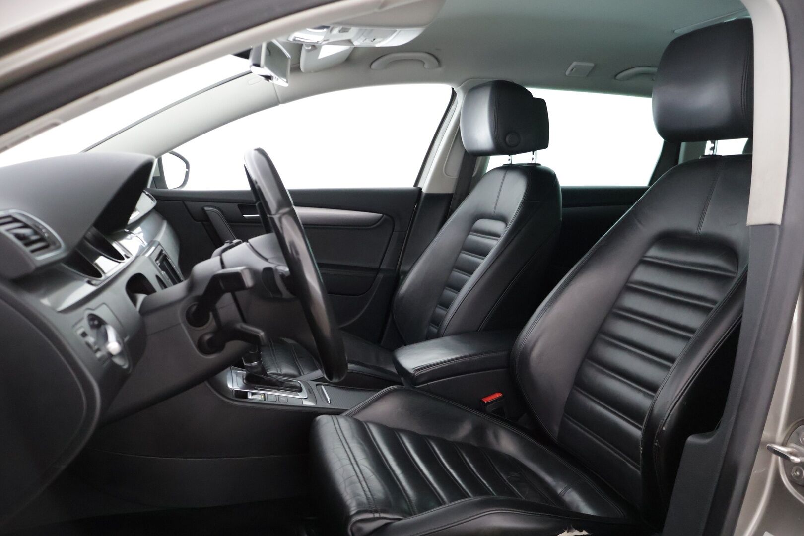 Volkswagen Passat 2013 Variant Highline 2,0 TDI 130 kW (177 hv) BlueMotion Technology 4MOTION DSG-aut * Vakkari / Nahkaverhoilu / Kahet renkaat * - YritysOutlet - Myydään vain yrityksille - JUURI LEIMATTU! – Tämä auto myydään YritysOutlet -valikoimasta vain yritykselle