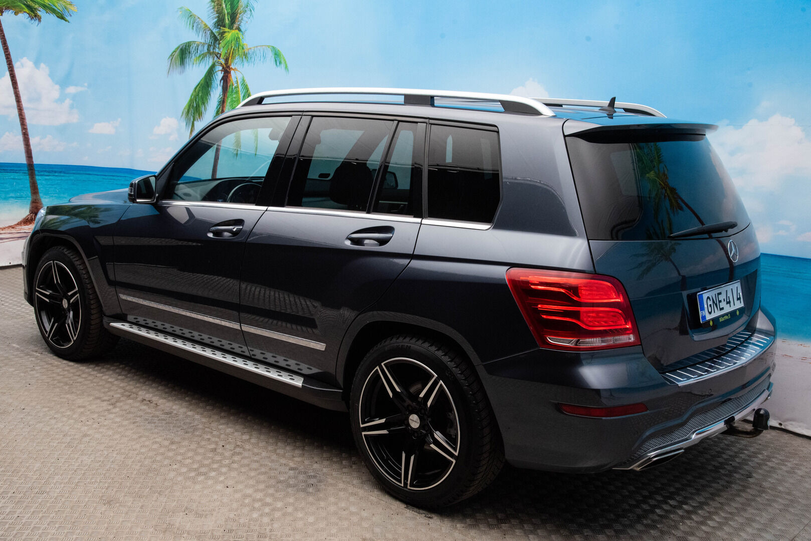 Mercedes-Benz GLK 2013 220 CDI BE 4Matic A Premium Business - | AMG- Ulkopaketti | Vetokoukku | 4MATIC-neliveto | Navi | Tutkat | Vakkari | Sähkökontti | Nahka/Alcantara | ILS Bi-Xenon | 2x renkaat ja vanteet |