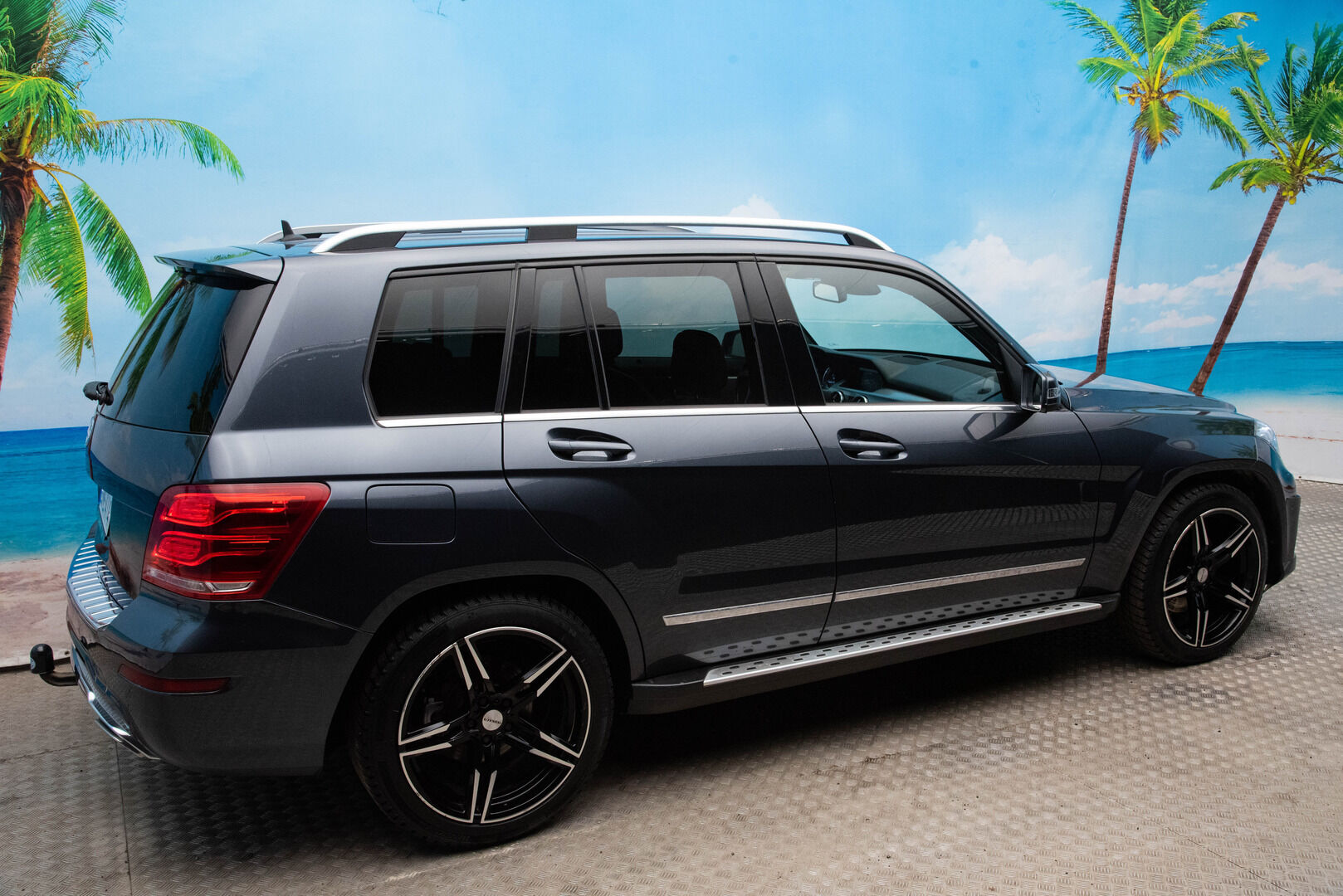 Mercedes-Benz GLK 2013 220 CDI BE 4Matic A Premium Business - | AMG- Ulkopaketti | Vetokoukku | 4MATIC-neliveto | Navi | Tutkat | Vakkari | Sähkökontti | Nahka/Alcantara | ILS Bi-Xenon | 2x renkaat ja vanteet |