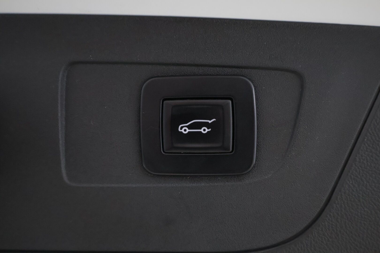 Opel Insignia 2019 Sports Tourer Innovation Plus 136 D Turbo A * Webasto / Nahkasisusta / Navi / Sähköluukku / Vakkari / Tutkat / Carplay * - * Suomi-Auto / Hyvin varusteltu / Hyvin Huollettu *