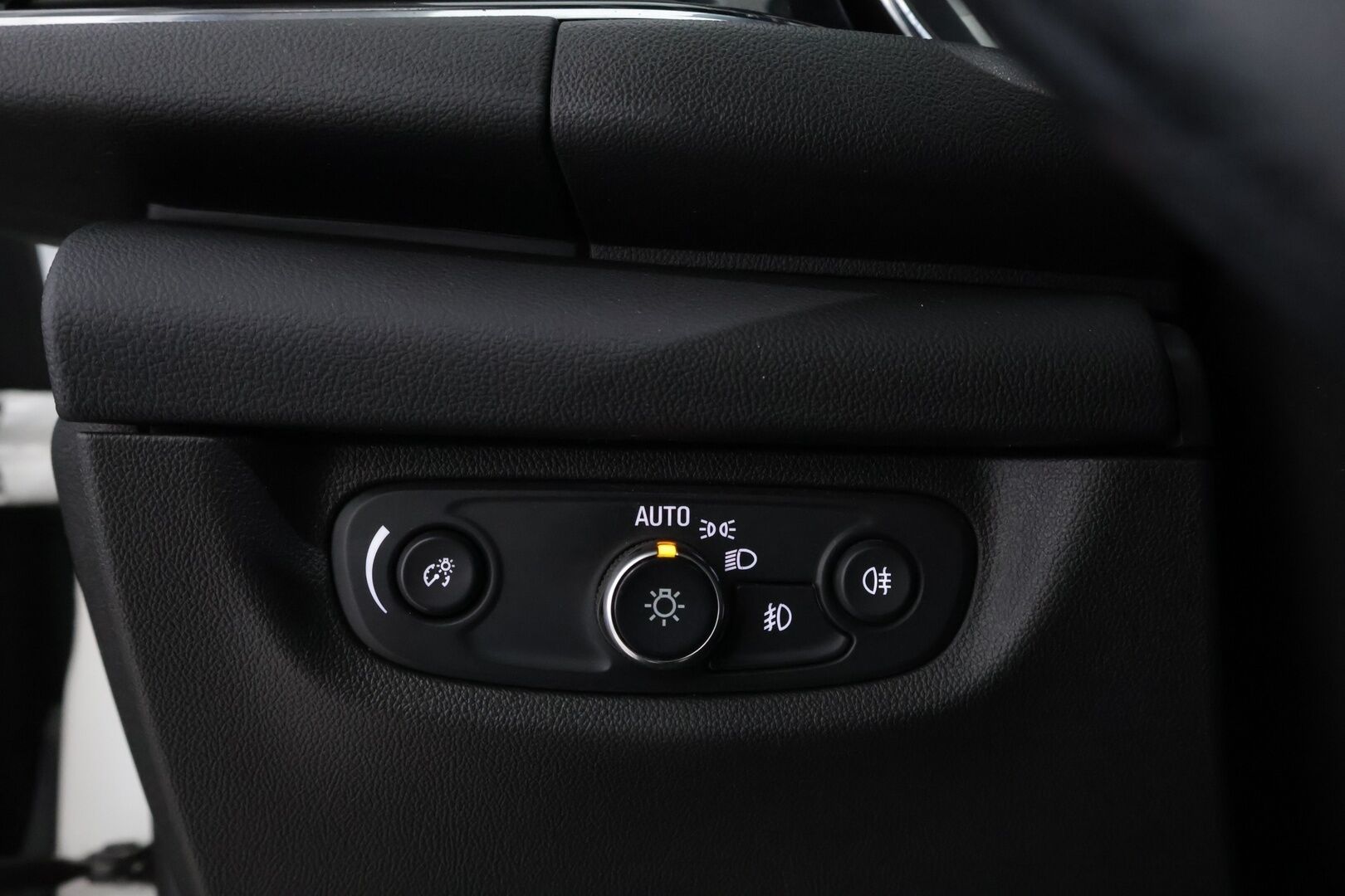Opel Insignia 2019 Sports Tourer Innovation Plus 136 D Turbo A - Suomiauto | Webasto | IntelliLUX LED | Ilmastoidut Sporttinahat Muistilla | Ratinlämmitys | Apple&Android | Huippuvarusteet! - KORKO VAIN 3,99 %