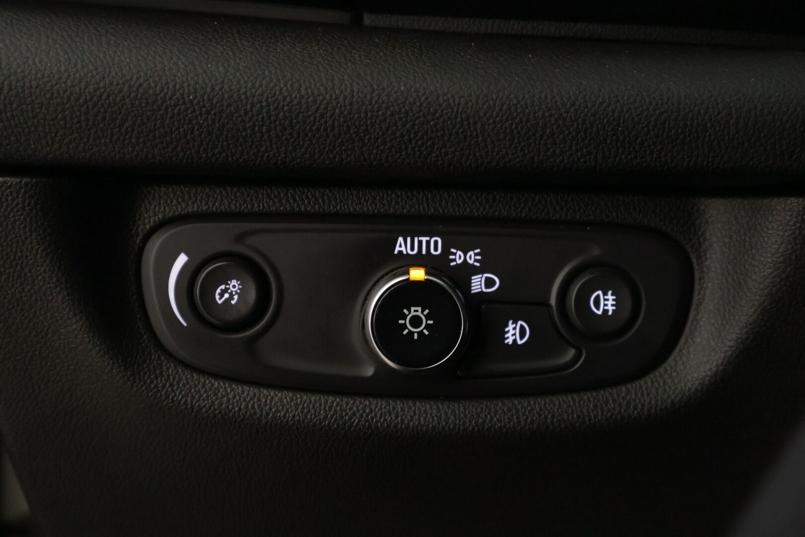 Opel Insignia 2019 Sports Tourer Innovation Plus 136 D Turbo A * Webasto / Nahkasisusta / Navi / Sähköluukku / Vakkari / Tutkat / Carplay * - * Suomi-Auto / Hyvin varusteltu / Hyvin Huollettu *