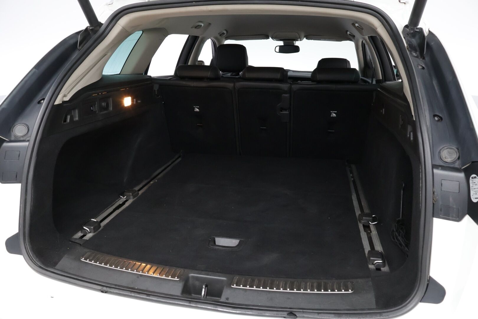 Opel Insignia 2019 Sports Tourer Innovation Plus 136 D Turbo A - Suomiauto | Webasto | IntelliLUX LED | Ilmastoidut Sporttinahat Muistilla | Ratinlämmitys | Apple&Android | Huippuvarusteet! - KORKO VAIN 3,99 %