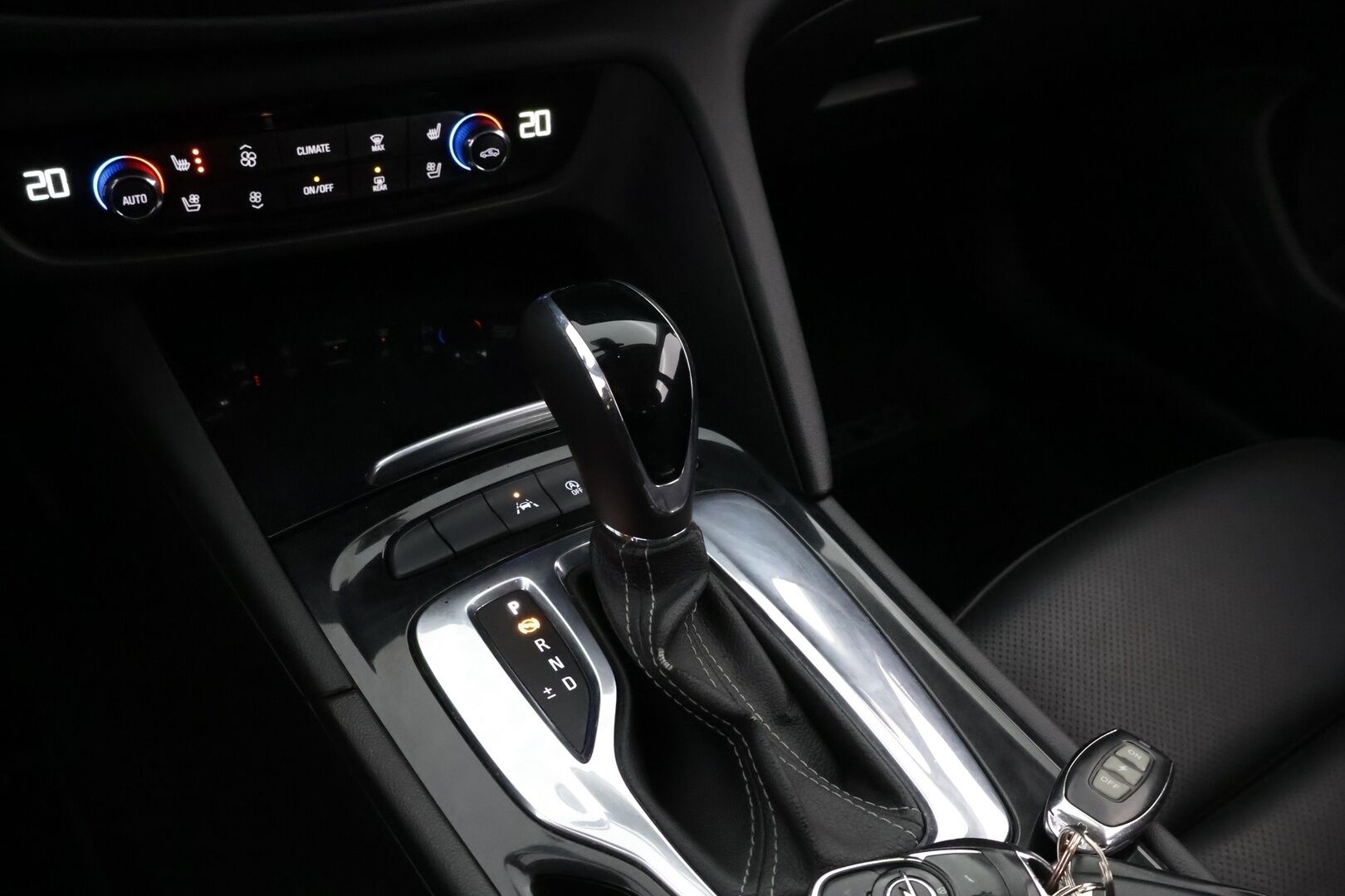 Opel Insignia 2019 Sports Tourer Innovation Plus 136 D Turbo A - Suomiauto | Webasto | IntelliLUX LED | Ilmastoidut Sporttinahat Muistilla | Ratinlämmitys | Apple&Android | Huippuvarusteet! - KORKO VAIN 3,99 %