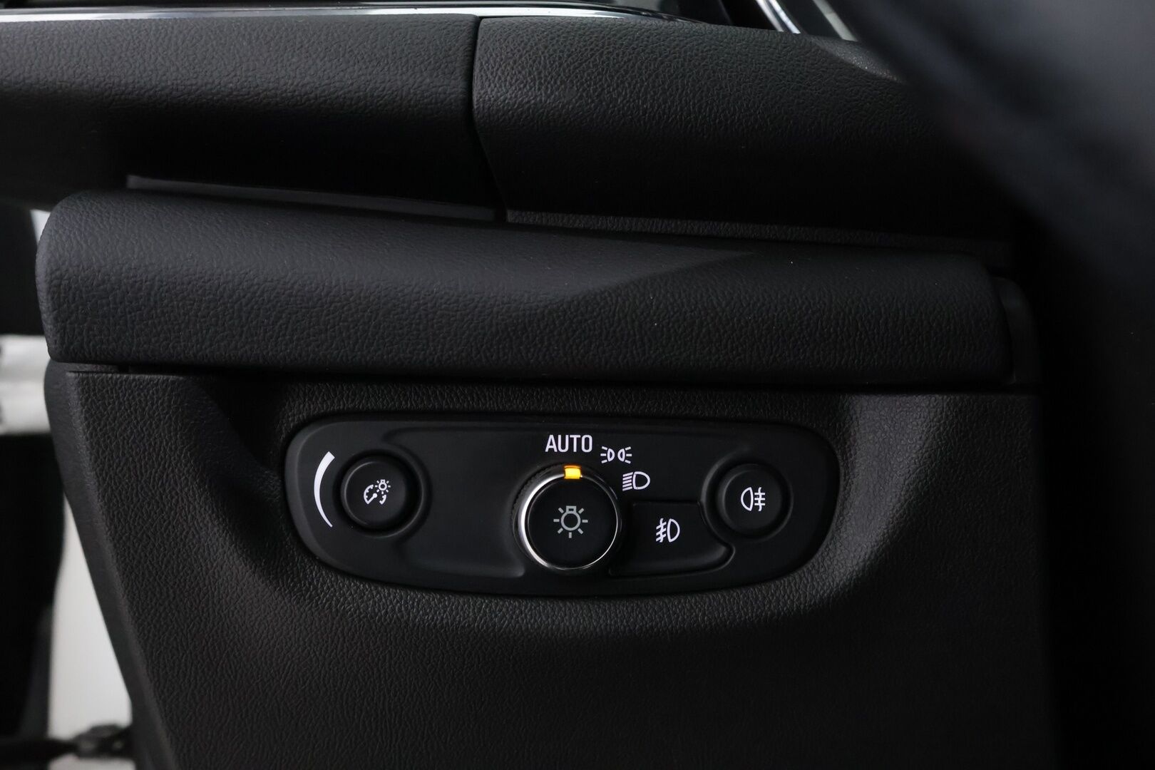 Opel Insignia 2019 Sports Tourer Innovation Plus 136 D Turbo A - Suomiauto | Webasto | IntelliLUX LED | Ilmastoidut Sporttinahat Muistilla | Ratinlämmitys | Apple&Android | Huippuvarusteet!