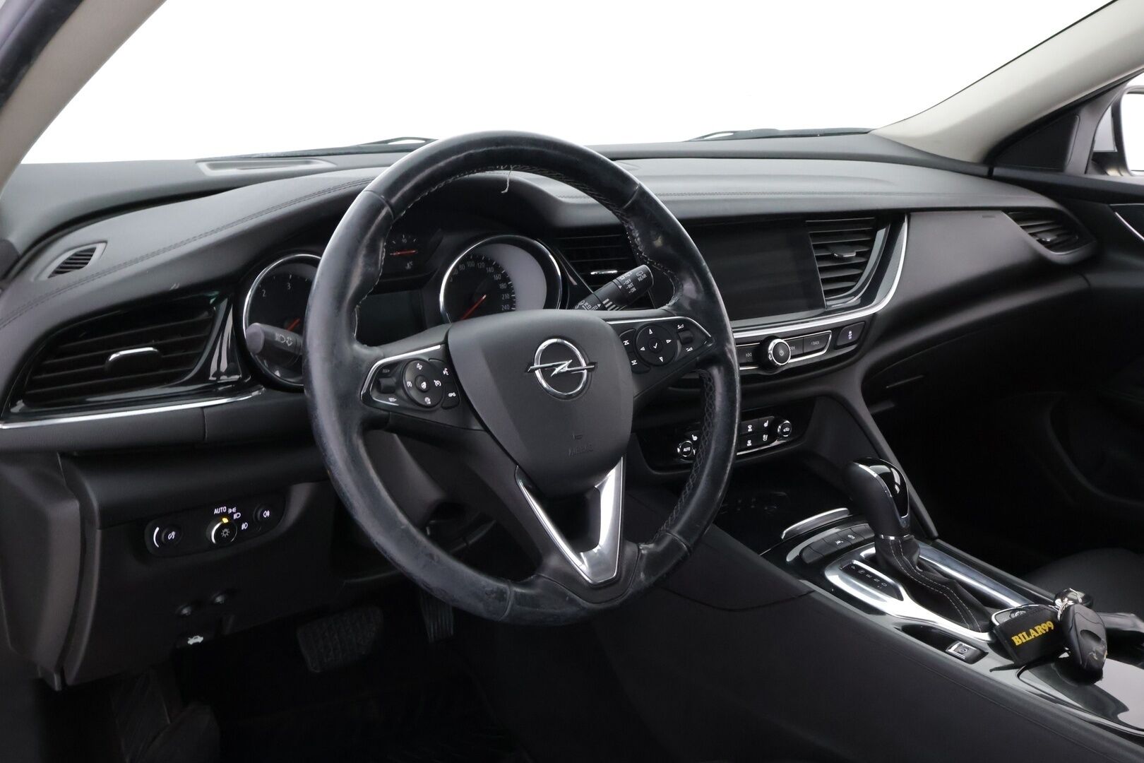 Opel Insignia 2019 Sports Tourer Innovation Plus 136 D Turbo A - Suomiauto | Webasto | IntelliLUX LED | Ilmastoidut Sporttinahat Muistilla | Ratinlämmitys | Apple&Android | Huippuvarusteet! - KORKO VAIN 3,99 %