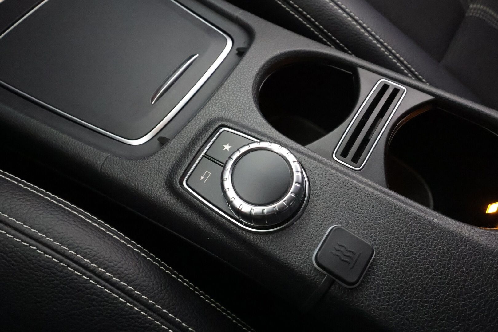 Mercedes-Benz CLA 2019 180 A Star Edition * Vakkari / High performance LED / Sporttipenkit / Polttoainekäyttöinen lämmitin / Apple&Android * - Suomi-auto / Kahdet Renkaat