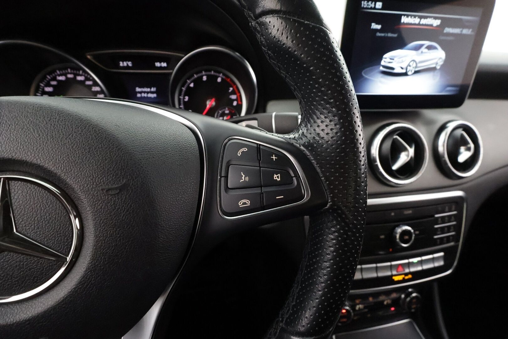 Mercedes-Benz CLA 2019 180 A Star Edition * Vakkari / High performance LED / Sporttipenkit / Polttoainekäyttöinen lämmitin / Apple&Android * - Suomi-auto / Kahdet Renkaat