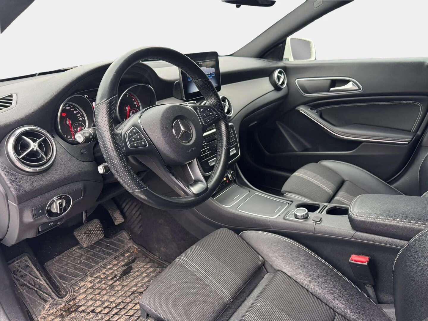 Mercedes-Benz CLA 2019 180 A Star Edition - | Webasto | LED | P-Kamera | Apple&Android | Suomi-Auto | Vakkari | Kahdet Renkaat