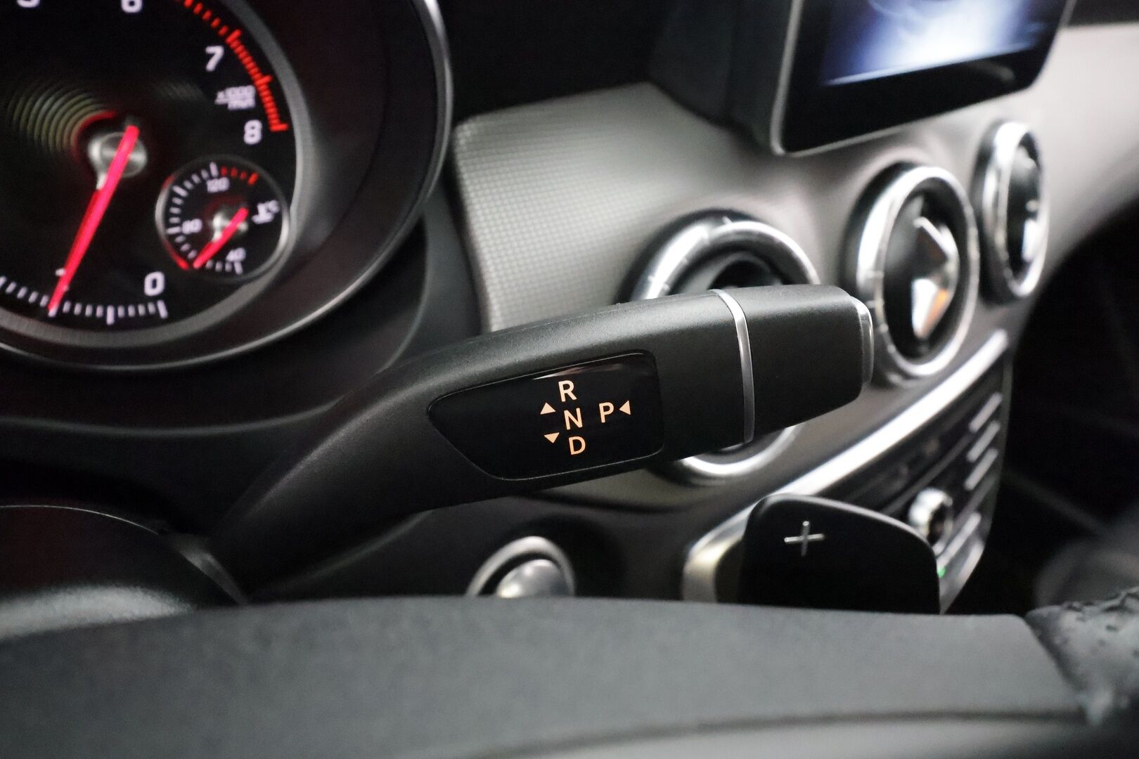 Mercedes-Benz CLA 2019 180 A Star Edition * Vakkari / High performance LED / Sporttipenkit / Polttoainekäyttöinen lämmitin / Apple&Android * - Suomi-auto / Kahdet Renkaat