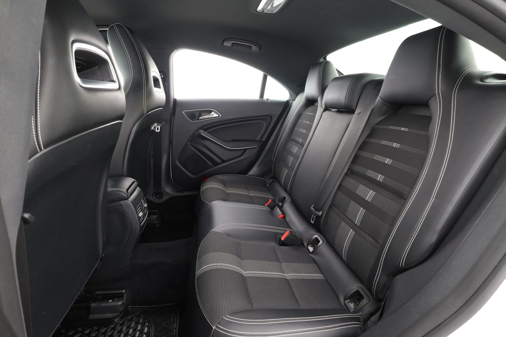 Mercedes-Benz CLA 2019 180 A Star Edition * Vakkari / High performance LED / Sporttipenkit / Polttoainekäyttöinen lämmitin / Apple&Android * - Suomi-auto / Kahdet Renkaat