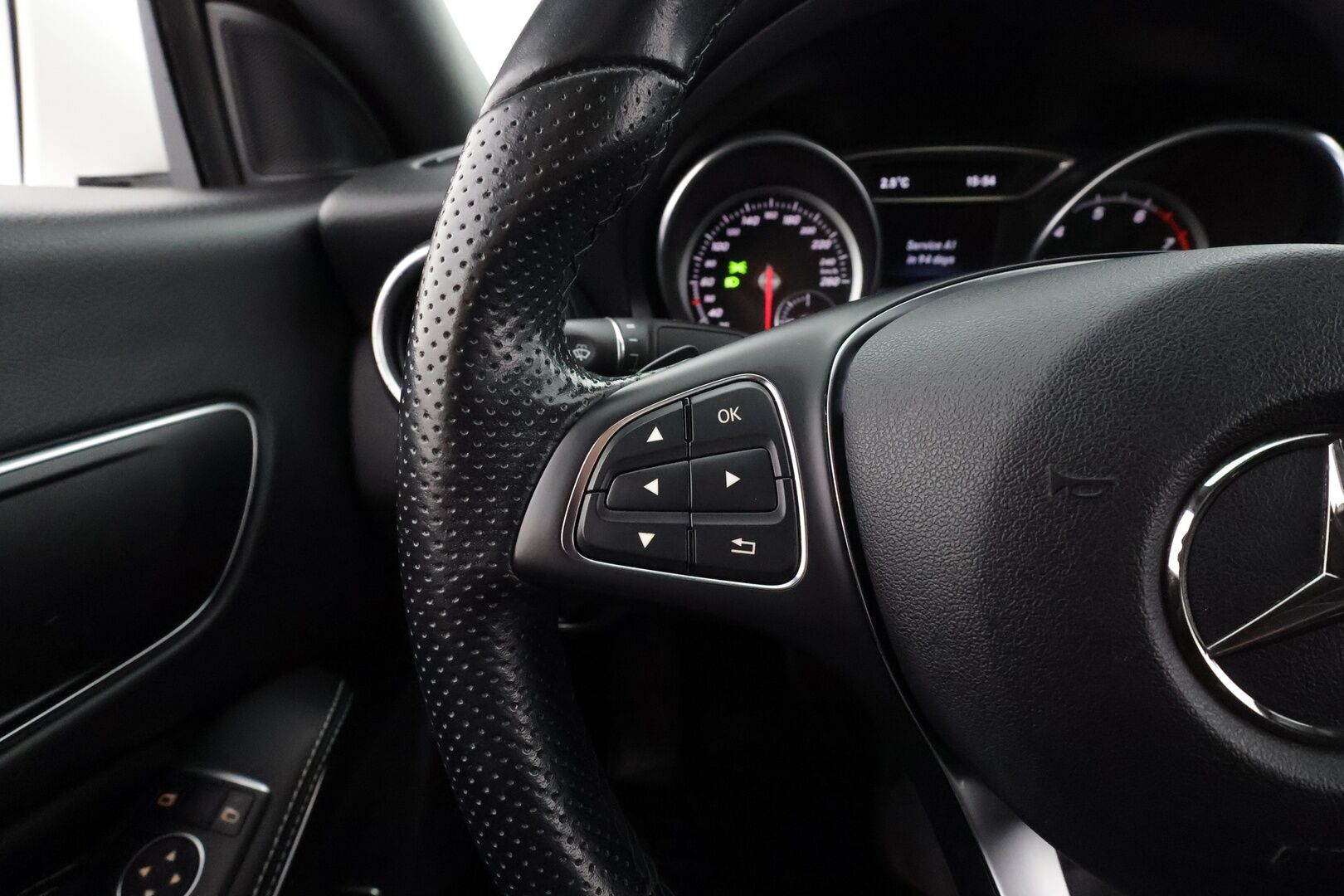 Mercedes-Benz CLA 2019 180 A Star Edition * Vakkari / High performance LED / Sporttipenkit / Polttoainekäyttöinen lämmitin / Apple&Android * - Suomi-auto / Kahdet Renkaat