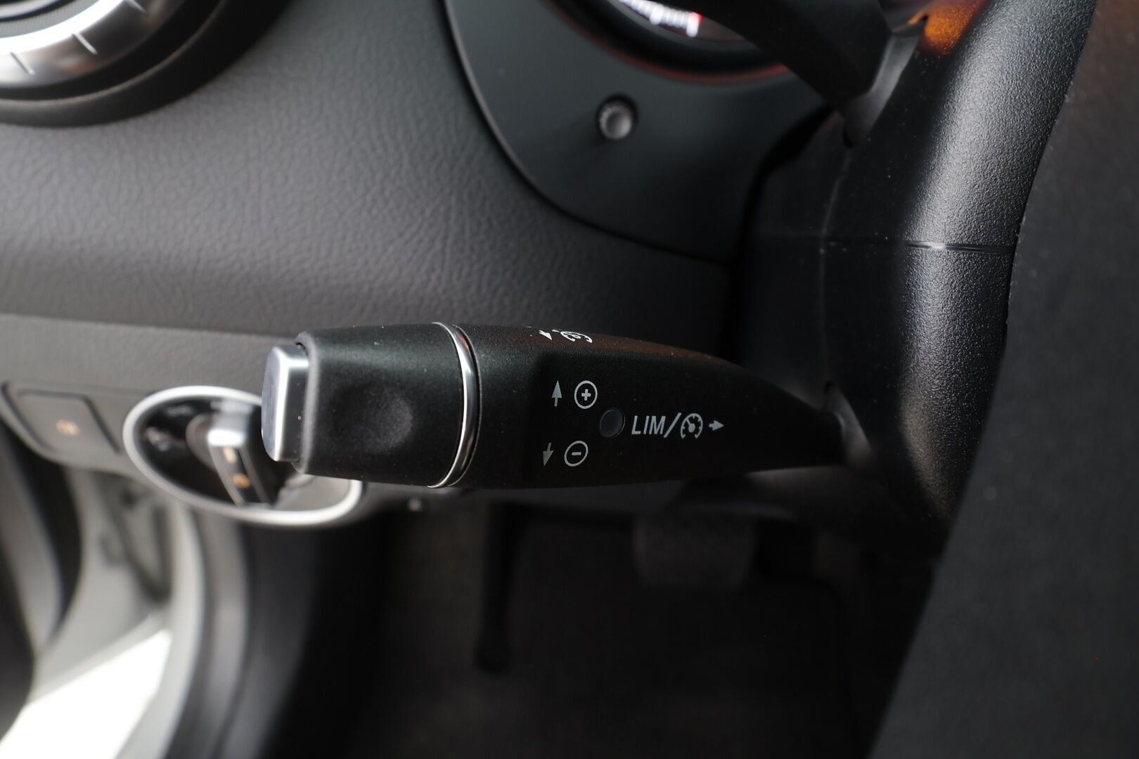 Mercedes-Benz CLA 2019 180 A Star Edition - | LED | Puolinahat | Sporttipenkit | P.kamera | Vakkari | Apple & Android | Lohko+sisähaara | IHC | Merkkihuollettu | 2x renkaat aluin | Suomiauto | 