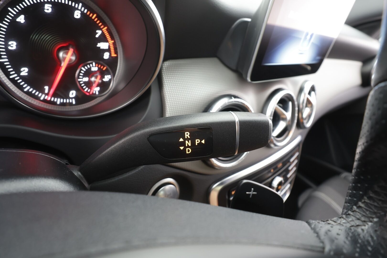 Mercedes-Benz CLA 2019 180 A Star Edition - | LED | Puolinahat | Sporttipenkit | P.kamera | Vakkari | Apple & Android | Lohko+sisähaara | IHC | Merkkihuollettu | 2x renkaat aluin | Suomiauto | 