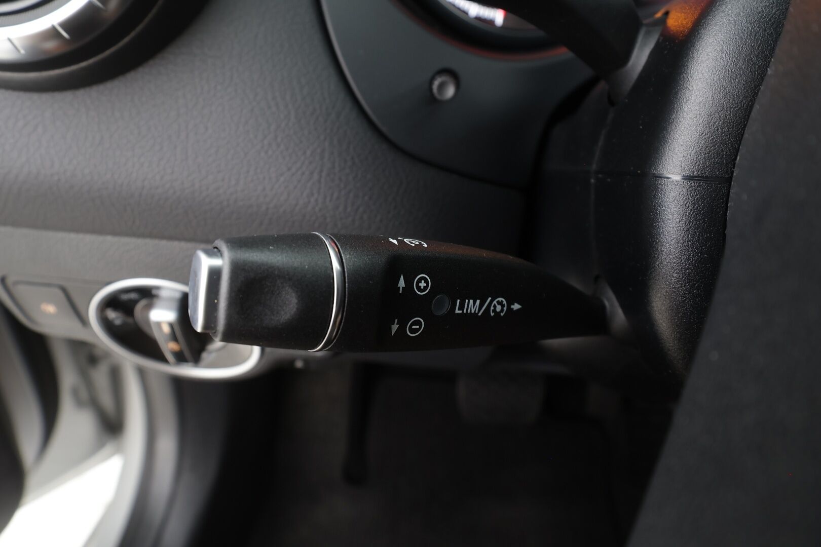 Mercedes-Benz CLA 2019 180 A Star Edition - | LED | Puolinahat | Sporttipenkit | P.kamera | Vakkari | Apple & Android | Lohko+sisähaara | IHC | Merkkihuollettu | 2x renkaat aluin | Suomiauto | 