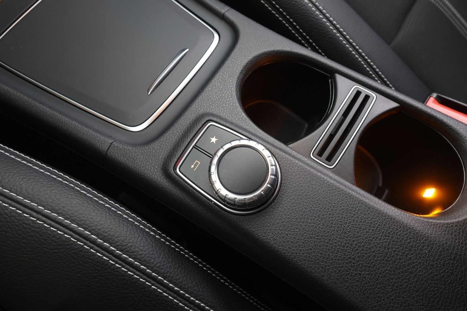 Mercedes-Benz CLA 2019 180 A Star Edition - | LED | Puolinahat | Sporttipenkit | P.kamera | Vakkari | Apple & Android | Lohko+sisähaara | IHC | Merkkihuollettu | 2x renkaat aluin | Suomiauto | 