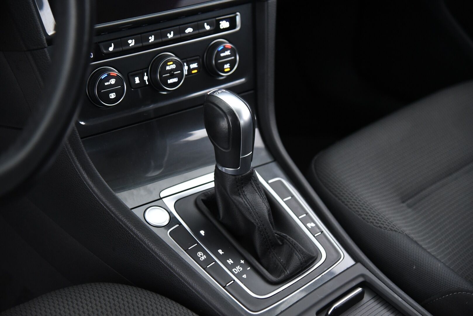 Volkswagen Golf 2018 Comfortline 1,6 TDI SCR 85 kW (115 hv) DSG-aut / Suomi-Auto / Adapt. Vakkari / P. Kamera / Webasto - 2-omisteinen / P.Tutkat