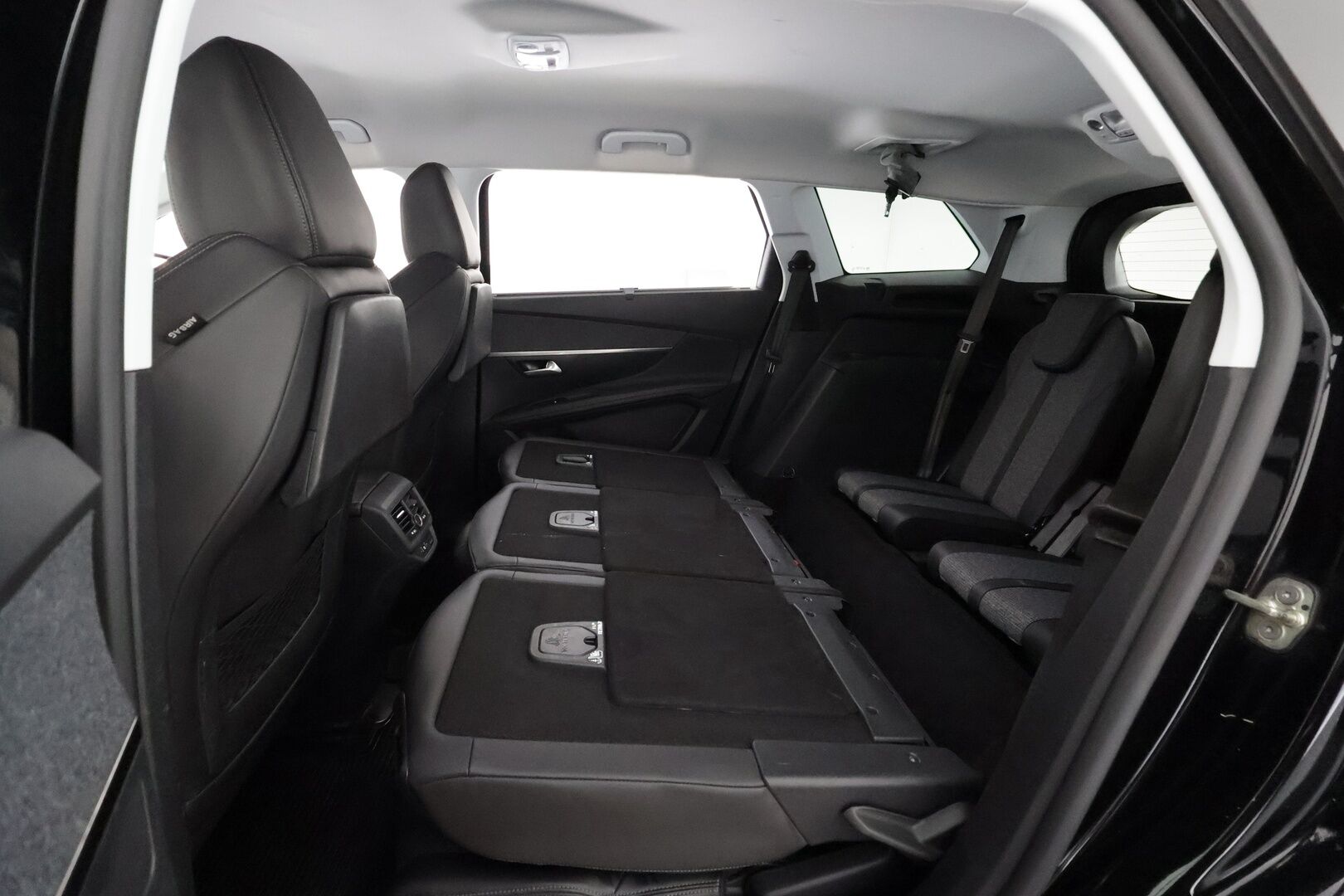 Peugeot 5008 2018 Allure BlueHDi 130 EAT8-automaatti - | 7-p | ACC | Koukku | Webasto | Koukku | Muistipenkki | Puolinahat | P.kamera | BSM | Keyless | Apple & Android | Sähk. takaluukku | 2x renkaat aluin | 