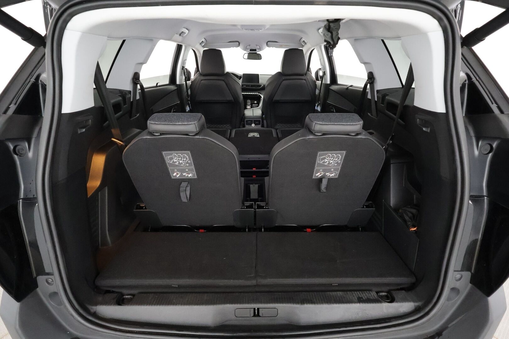 Peugeot 5008 2018 Allure BlueHDi 130 EAT8-automaatti - | 7-p | ACC | Koukku | Webasto | Koukku | Muistipenkki | Puolinahat | P.kamera | BSM | Keyless | Apple & Android | Sähk. takaluukku | 2x renkaat aluin | 