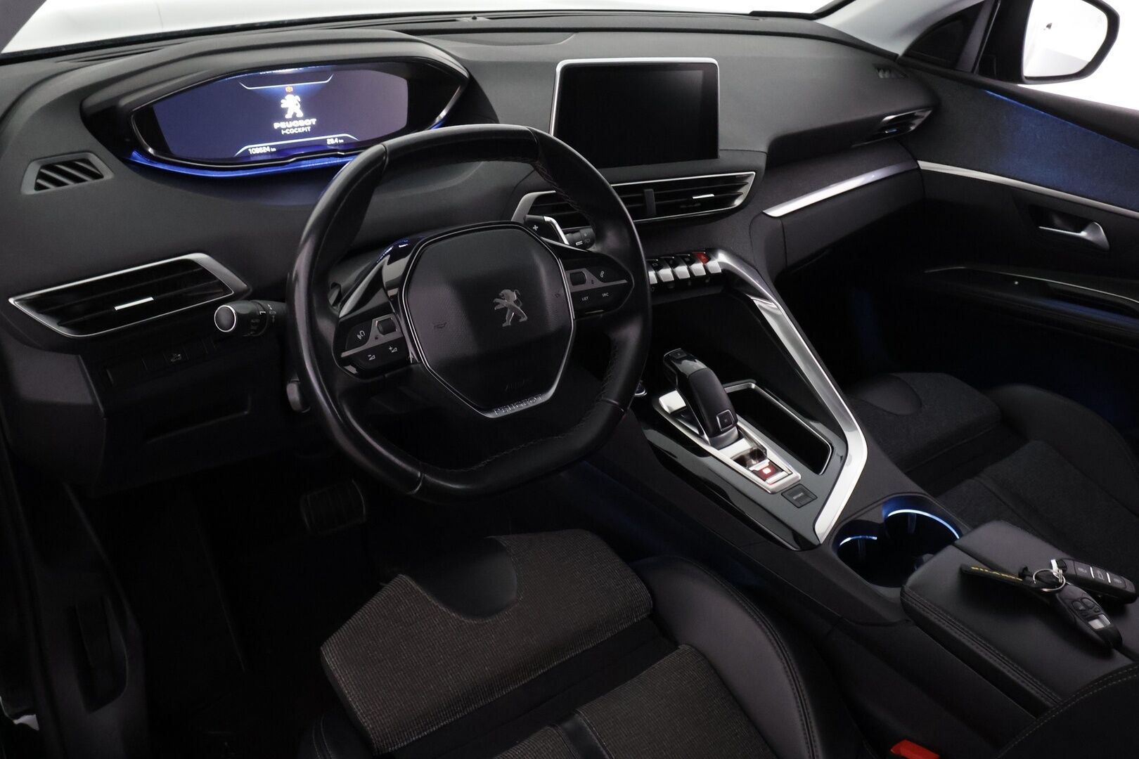 Peugeot 5008 2018 Allure BlueHDi 130 EAT8-automaatti - | 7-p | ACC | Koukku | Webasto | Koukku | Muistipenkki | Puolinahat | P.kamera | BSM | Keyless | Apple & Android | Sähk. takaluukku | 2x renkaat aluin | 