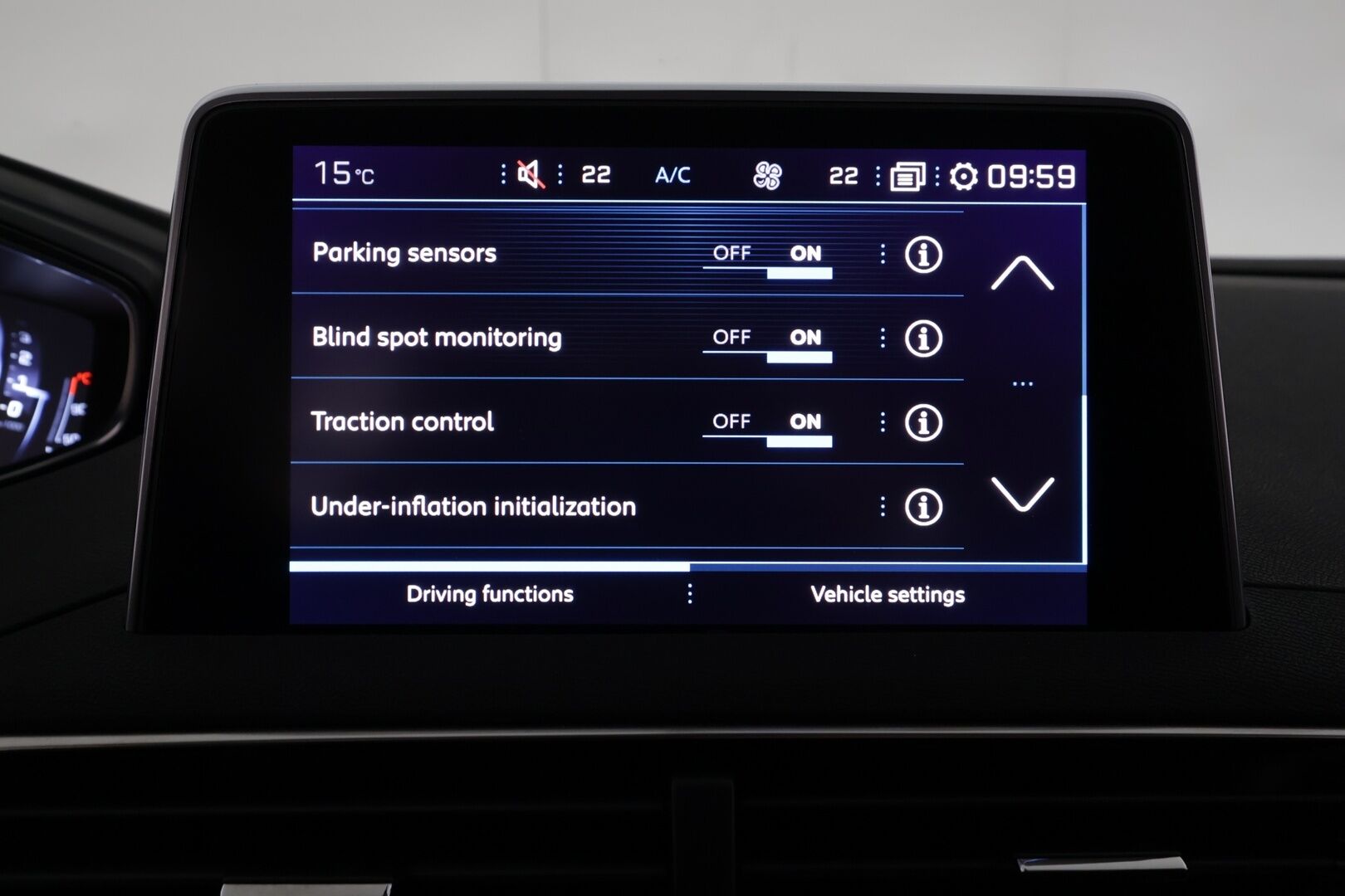 Peugeot 5008 2018 Allure BlueHDi 130 EAT8-automaatti - | 7-p | ACC | Koukku | Webasto | Koukku | Muistipenkki | Puolinahat | P.kamera | BSM | Keyless | Apple & Android | Sähk. takaluukku | 2x renkaat aluin | 