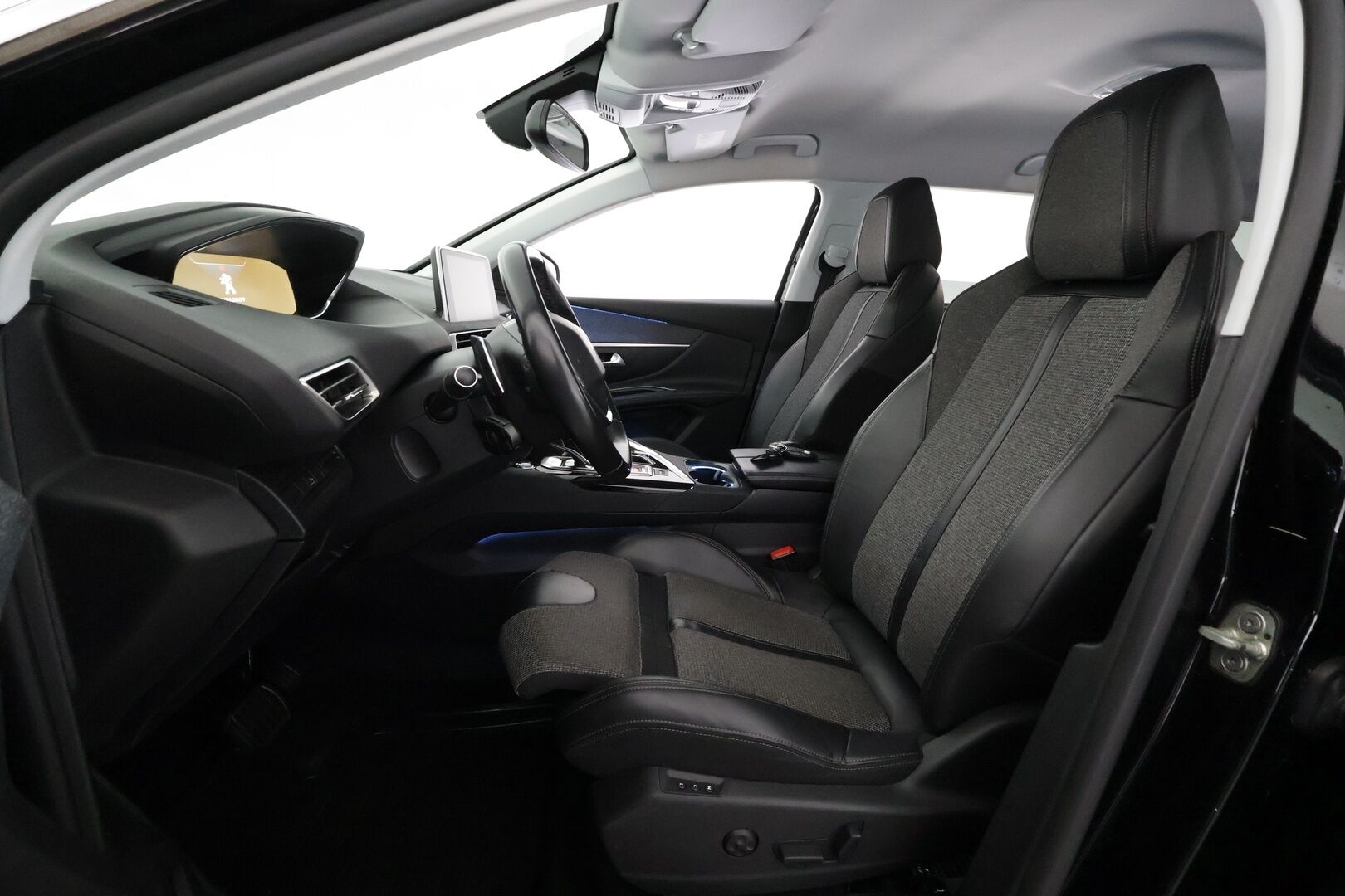 Peugeot 5008 2018 Allure BlueHDi 130 EAT8-automaatti - | 7-p | ACC | Koukku | Webasto | Koukku | Muistipenkki | Puolinahat | P.kamera | BSM | Keyless | Apple & Android | Sähk. takaluukku | 2x renkaat aluin | 