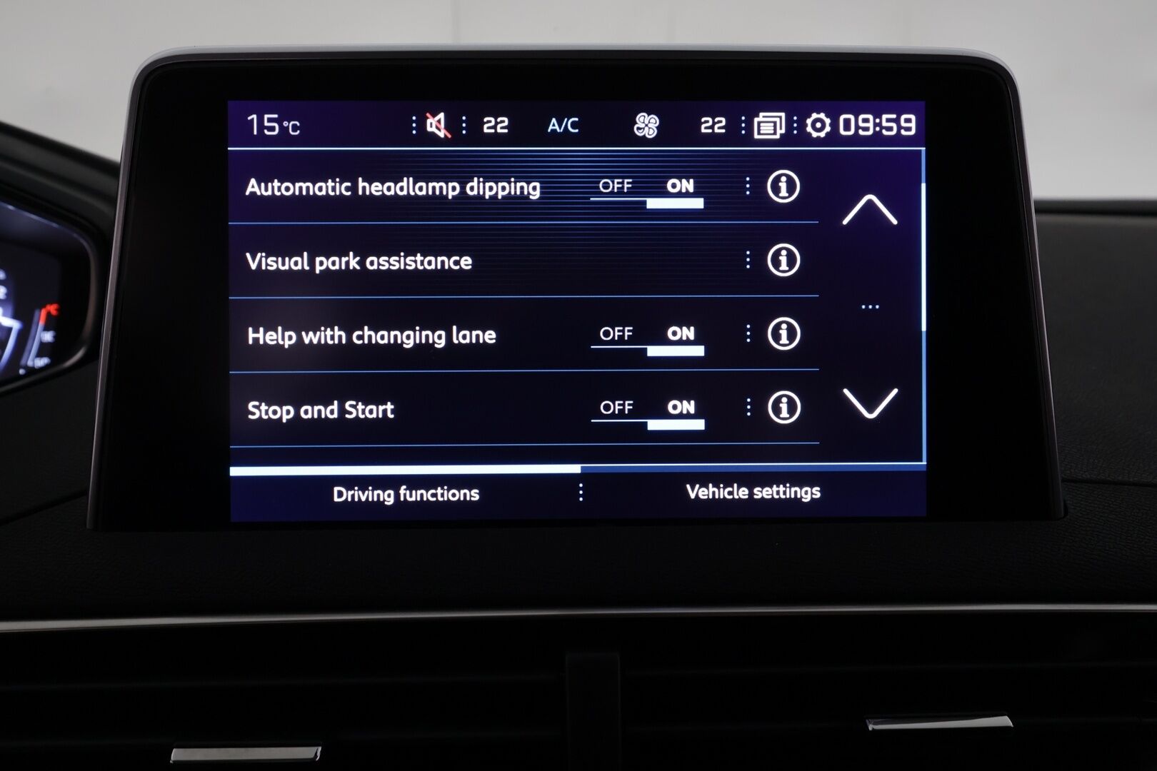 Peugeot 5008 2018 Allure BlueHDi 130 EAT8-automaatti - | 7-p | ACC | Koukku | Webasto | Koukku | Muistipenkki | Puolinahat | P.kamera | BSM | Keyless | Apple & Android | Sähk. takaluukku | 2x renkaat aluin | 