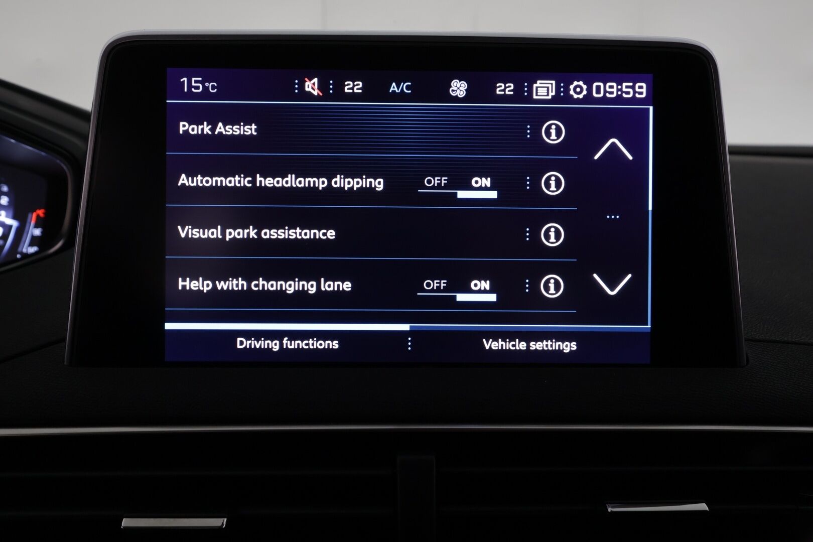 Peugeot 5008 2018 Allure BlueHDi 130 EAT8-automaatti - | 7-p | ACC | Koukku | Webasto | Koukku | Muistipenkki | Puolinahat | P.kamera | BSM | Keyless | Apple & Android | Sähk. takaluukku | 2x renkaat aluin | 