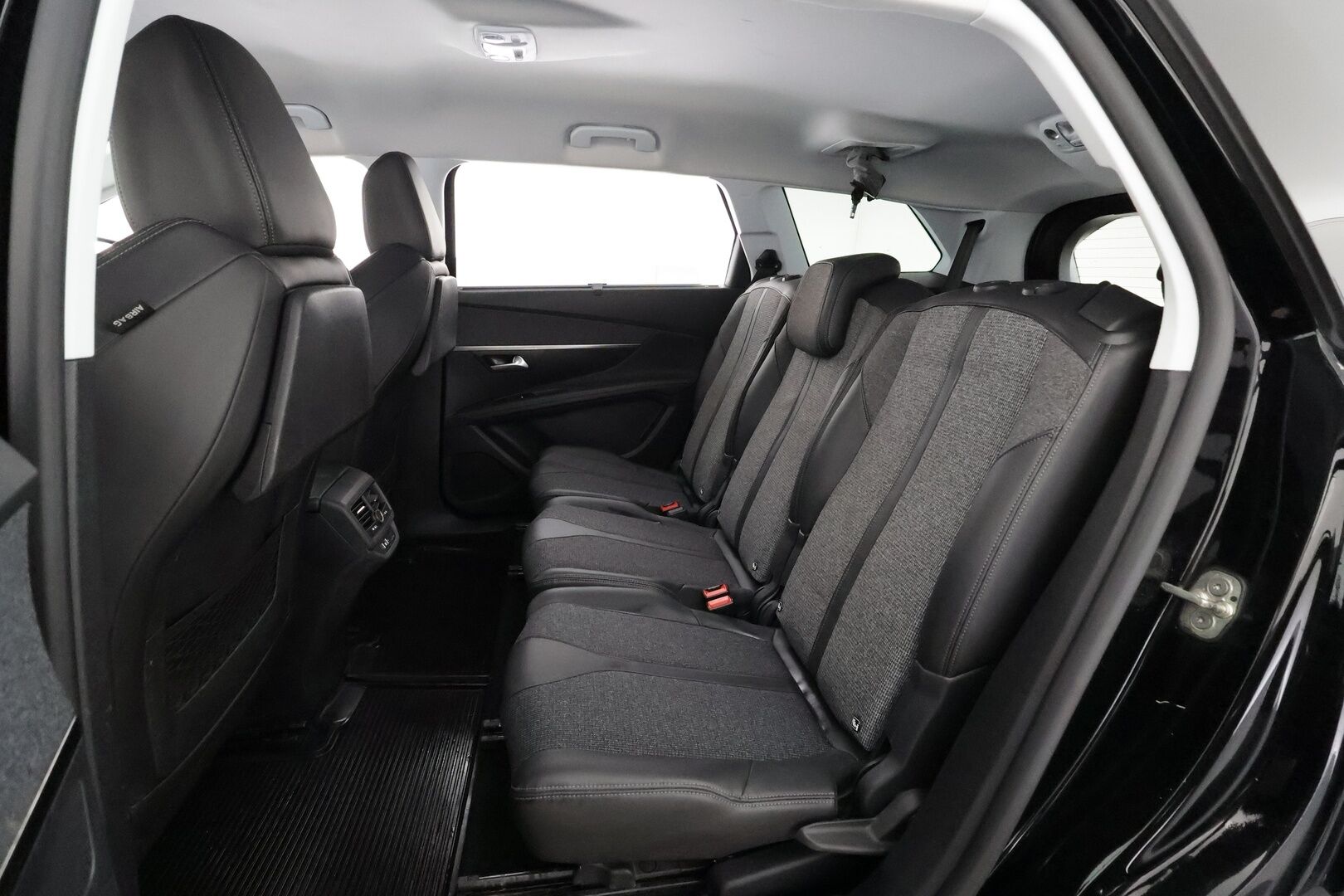 Peugeot 5008 2018 Allure BlueHDi 130 EAT8-automaatti - | 7-p | ACC | Koukku | Webasto | Koukku | Muistipenkki | Puolinahat | P.kamera | BSM | Keyless | Apple & Android | Sähk. takaluukku | 2x renkaat aluin | 