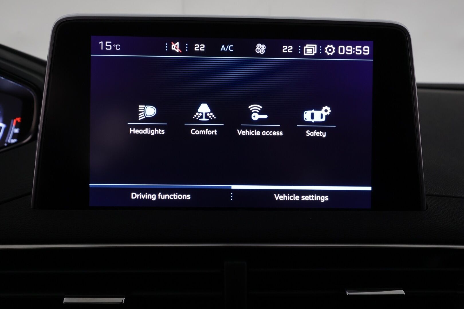 Peugeot 5008 2018 Allure BlueHDi 130 EAT8-automaatti - | 7-p | ACC | Koukku | Webasto | Koukku | Muistipenkki | Puolinahat | P.kamera | BSM | Keyless | Apple & Android | Sähk. takaluukku | 2x renkaat aluin | 