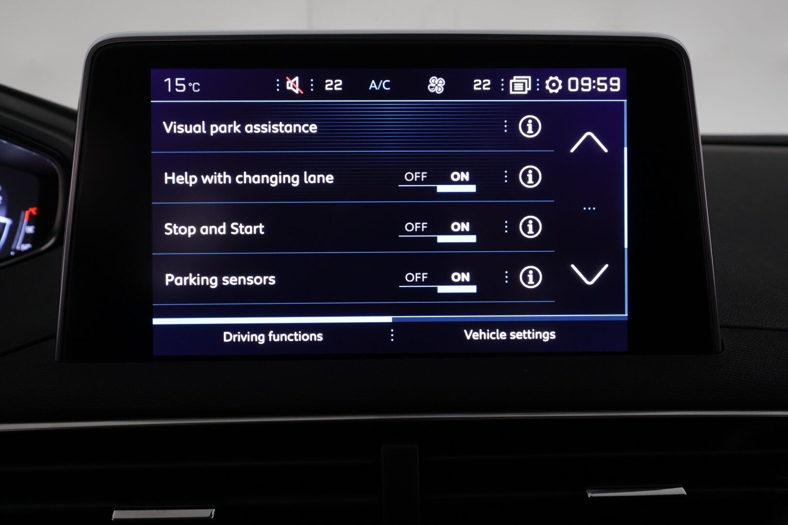 Peugeot 5008 2018 Allure BlueHDi 130 EAT8-automaatti - | 7-p | ACC | Koukku | Webasto | Koukku | Muistipenkki | Puolinahat | P.kamera | BSM | Keyless | Apple & Android | Sähk. takaluukku | 2x renkaat aluin | 