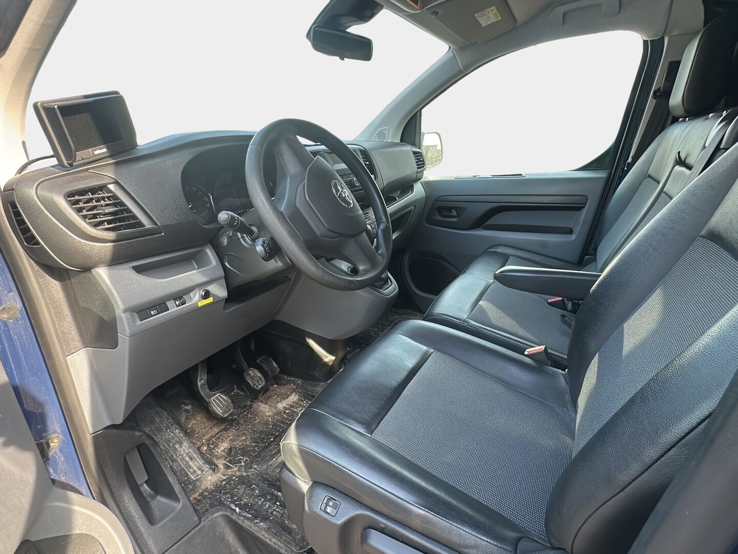 Toyota Proace 2019 Compact 1,6 D 95 5-ovinen * / Webasto / Vakkari / Pariovet / Kamera / Läpijuostava / Vetokoukku / Lohko * - Suomi-auto hyvällä huoltohistorialla / Siisti / Led lisävalo