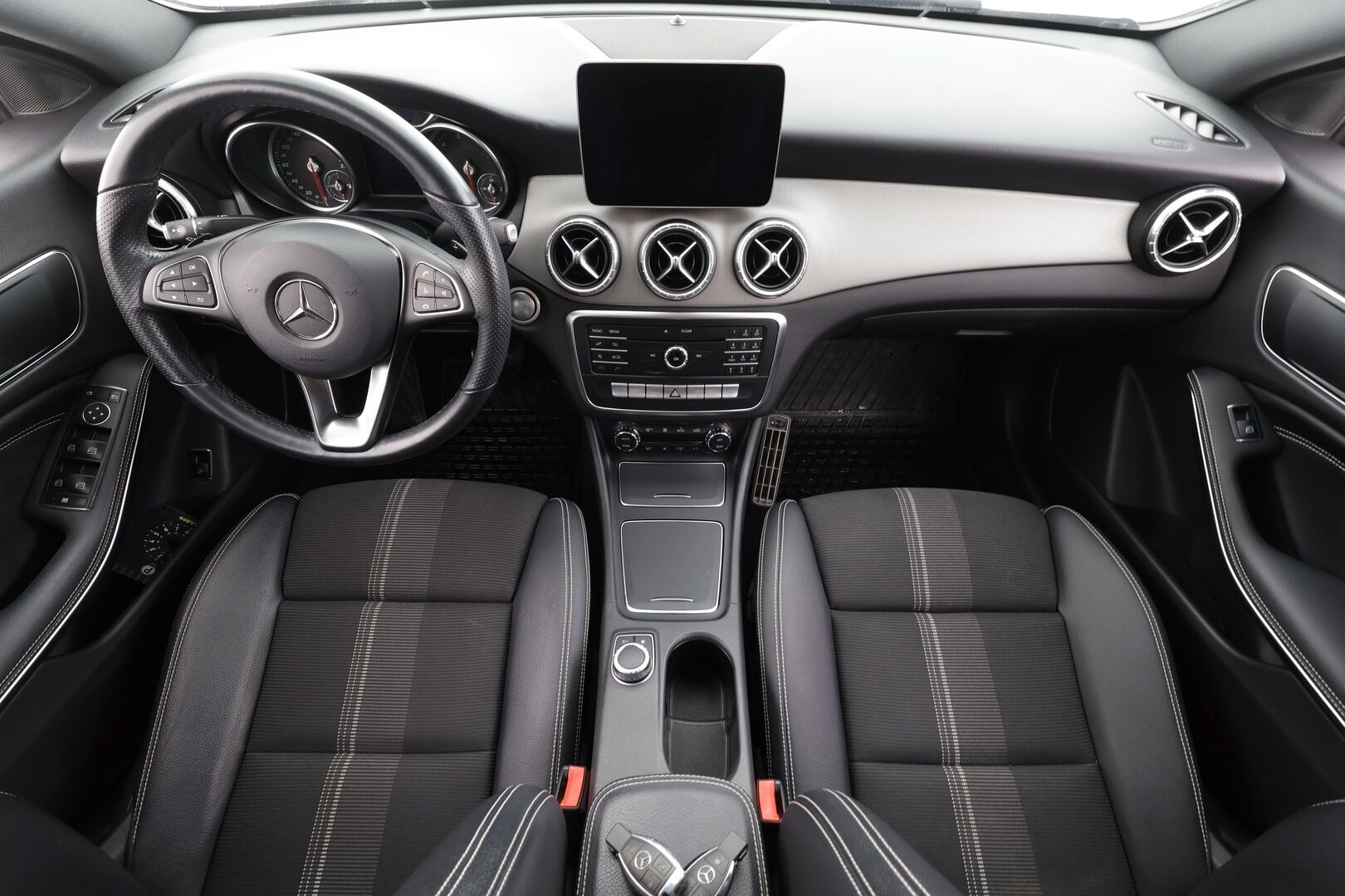 Mercedes-Benz CLA 2019 180 A Star Edition - | Vakkari | Lohko | P.Kamera | High Performance LED | Sporttipenkit | Suomi-auto | Kahdet Renkaat |