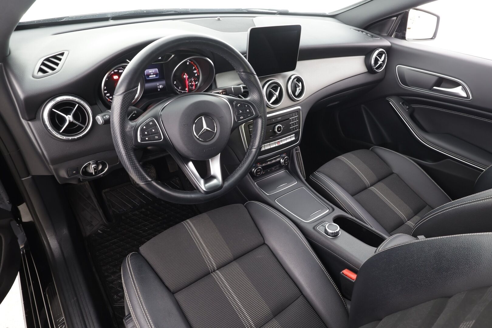 Mercedes-Benz CLA 2019 180 A Star Edition - | Vakkari | Lohko | P.Kamera | High Performance LED | Sporttipenkit | Suomi-auto | Kahdet Renkaat |