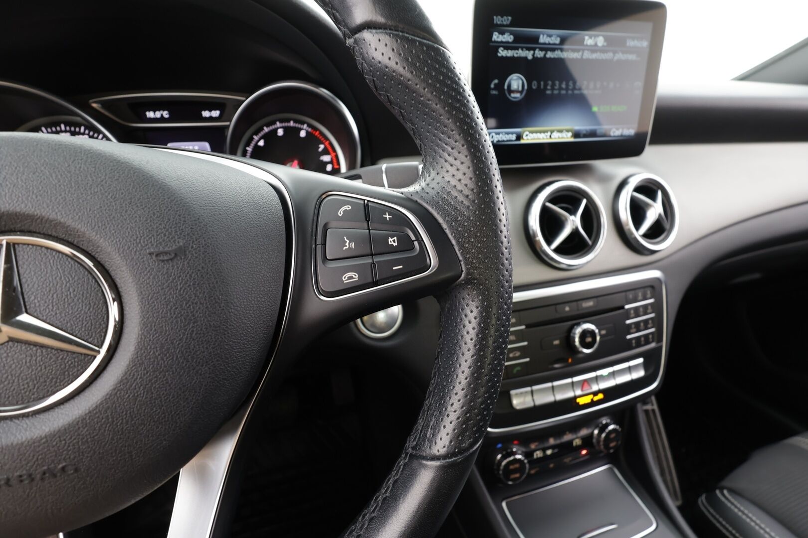 Mercedes-Benz CLA 2019 180 A Star Edition - | Vakkari | Lohko | P.Kamera | High Performance LED | Sporttipenkit | Suomi-auto | Kahdet Renkaat |