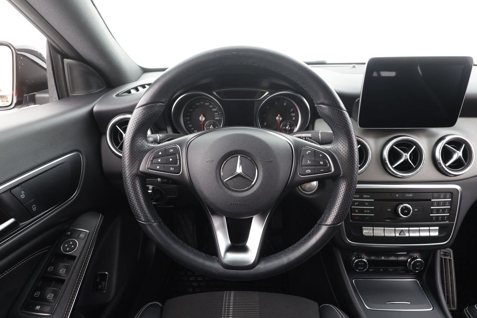 Mercedes-Benz CLA 2019 180 A Star Edition - | Vakkari | Lohko | P.Kamera | High Performance LED | Sporttipenkit | Suomi-auto | Kahdet Renkaat |