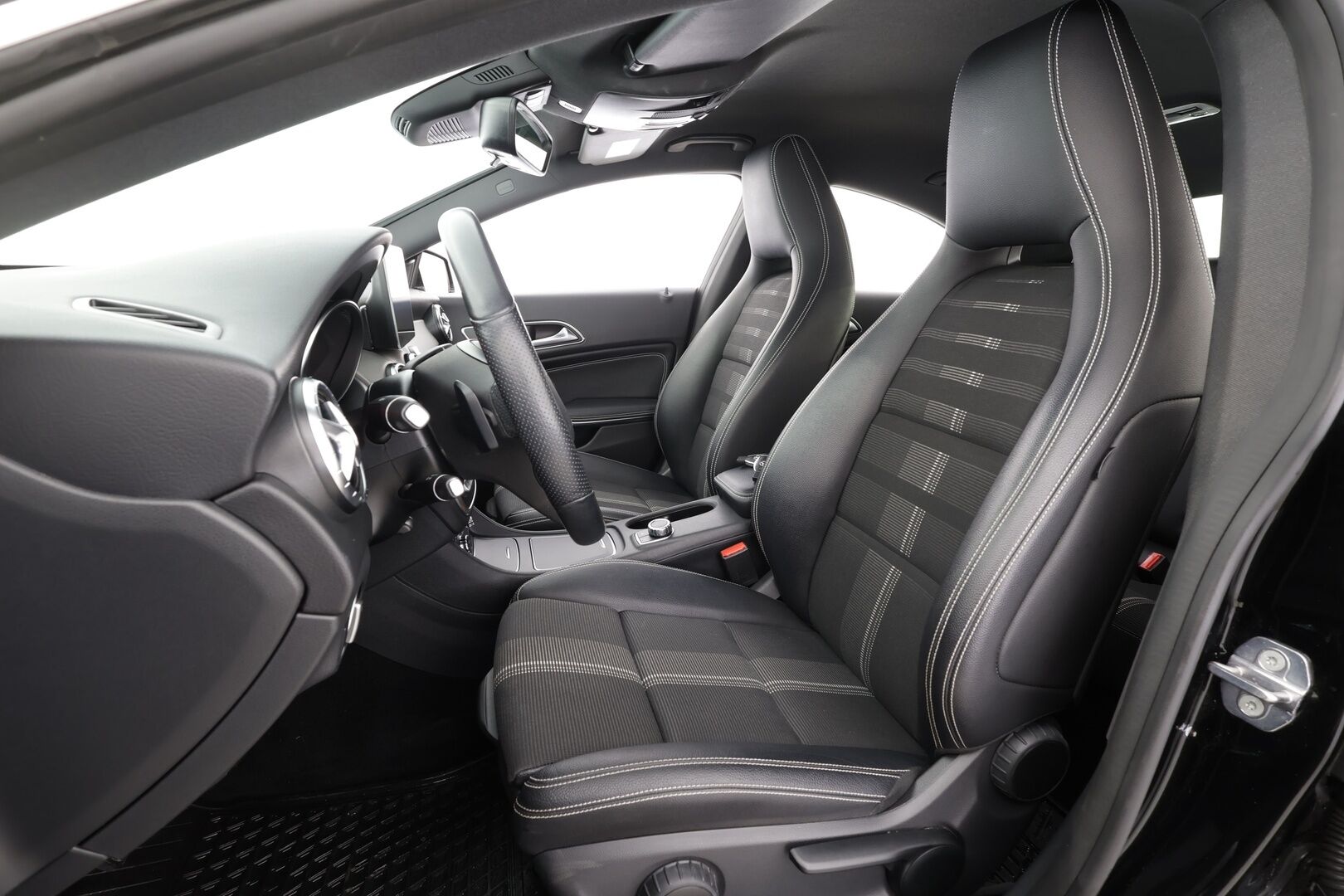 Mercedes-Benz CLA 2019 180 A Star Edition - | Vakkari | Lohko | P.Kamera | High Performance LED | Sporttipenkit | Suomi-auto | Kahdet Renkaat |