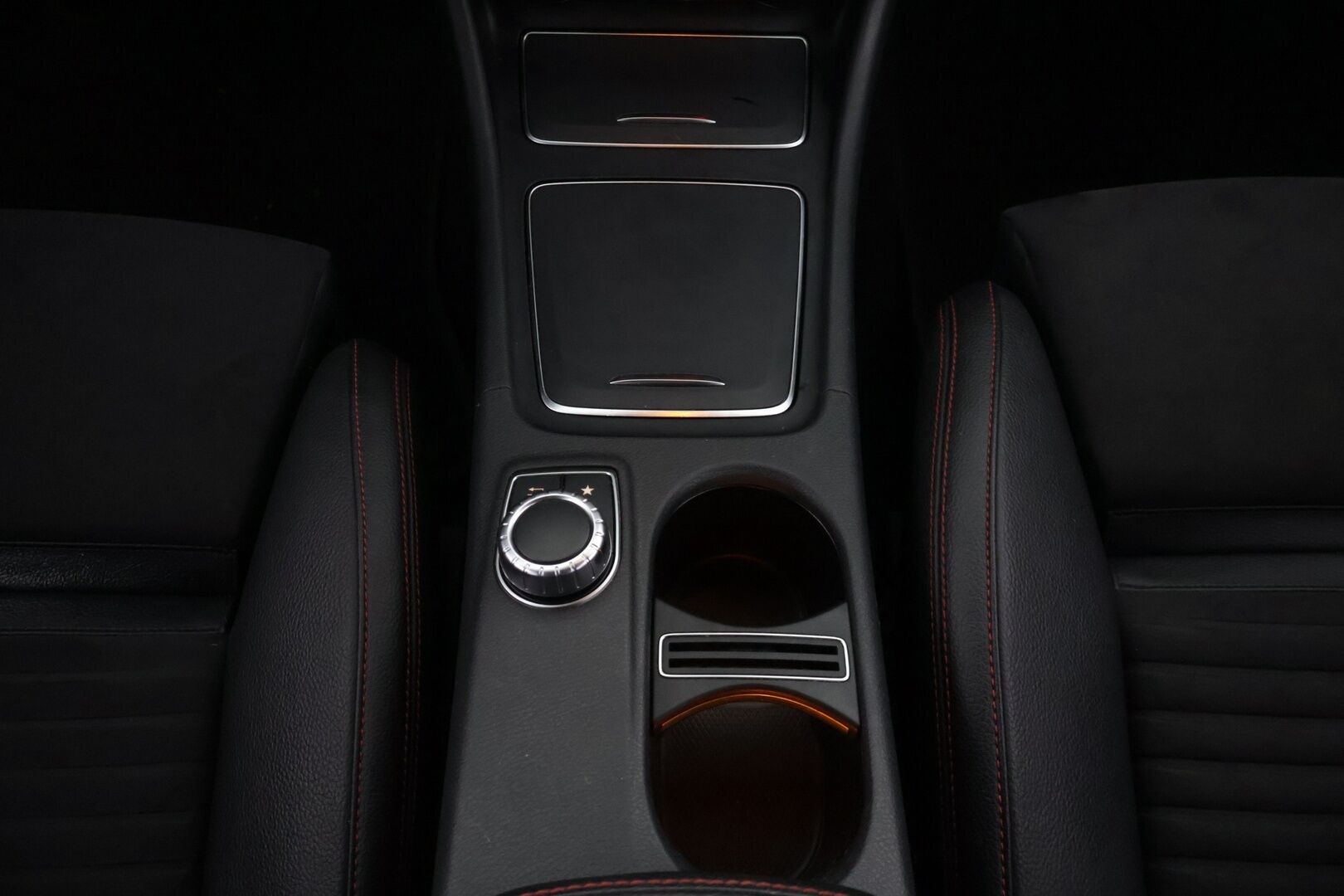 Mercedes-Benz CLA 2019 180 A Business AMG *Night paketti / Vakkari / P. Kamera / LED High Performance / Juuri huollettu* - Suomi-auto / Hyvä huoltohistoria / 2x renkaat alkuperäisillä vanteilla - HULLU BLACKWEEK KORKOTARJOUS 2,49%