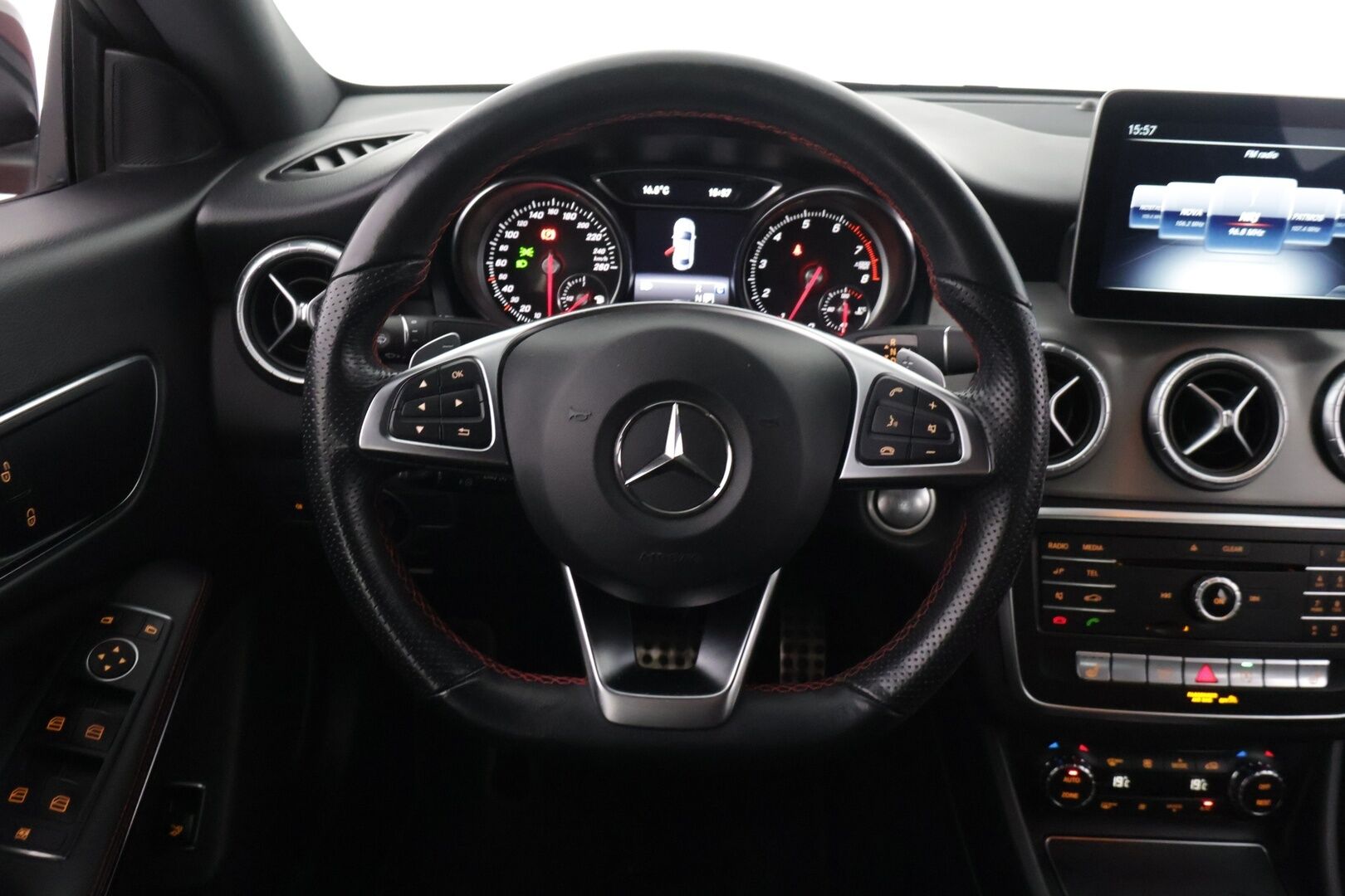 Mercedes-Benz CLA 2019 180 A Business AMG *Night paketti / Vakkari / P. Kamera / LED High Performance / Juuri huollettu* - Suomi-auto / Hyvä huoltohistoria / 2x renkaat alkuperäisillä vanteilla - HULLU BLACKWEEK KORKOTARJOUS 2,49%