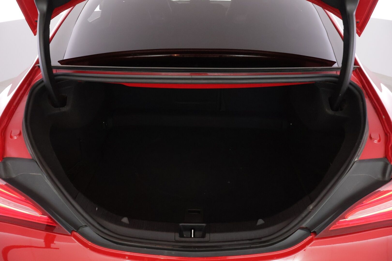 Mercedes-Benz CLA 2019 180 A Business AMG *Night paketti / Vakkari / P. Kamera / LED High Performance / Juuri huollettu* - Suomi-auto / Hyvä huoltohistoria / 2x renkaat alkuperäisillä vanteilla - HULLU BLACKWEEK KORKOTARJOUS 2,49%