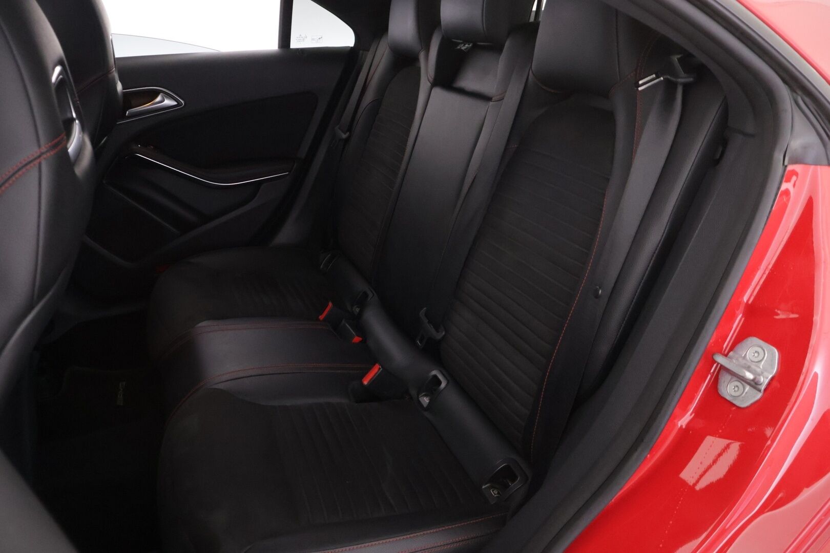 Mercedes-Benz CLA 2019 180 A Business AMG *Night paketti / Vakkari / P. Kamera / LED High Performance / Juuri huollettu* - Suomi-auto / Hyvä huoltohistoria / 2x renkaat alkuperäisillä vanteilla - HULLU BLACKWEEK KORKOTARJOUS 2,49%