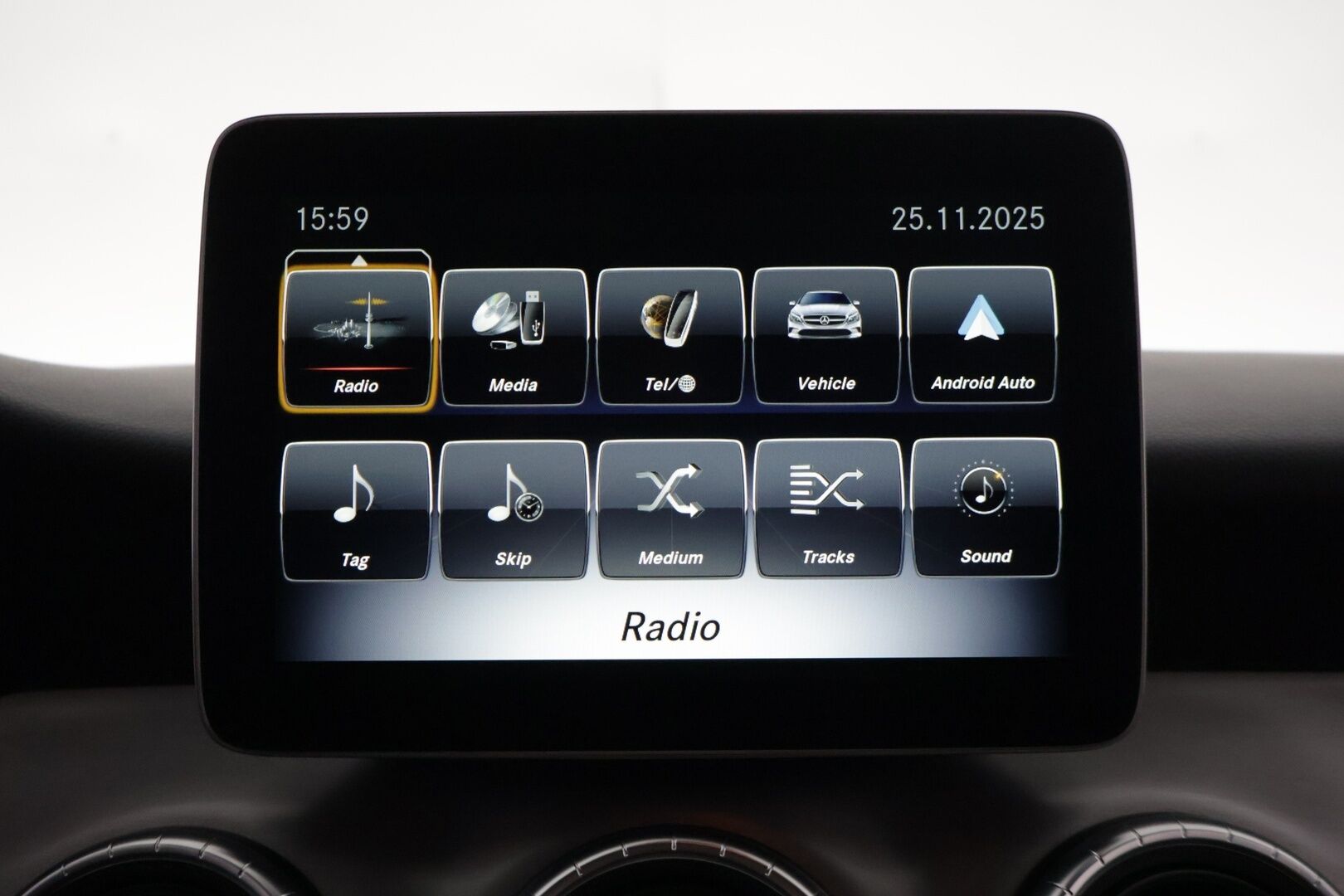 Mercedes-Benz CLA 2019 180 A Business AMG *Night paketti / Vakkari / P. Kamera / LED High Performance / Juuri huollettu* - Suomi-auto / Hyvä huoltohistoria / 2x renkaat alkuperäisillä vanteilla - HULLU BLACKWEEK KORKOTARJOUS 2,49%