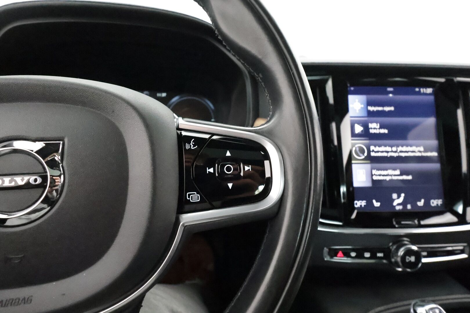 Volvo S90 2018 T8 AWD Business Inscription PRO A ** Adapt.vakkari / B&O / HUD / Full LED / Muistipenkit / Kattoluukku / 360 kamera / Four C - 3,99 % KORKOTARJOUS TÄHÄN AUTOON - Nahkasisusta / Webasto / Navi / Keyless 