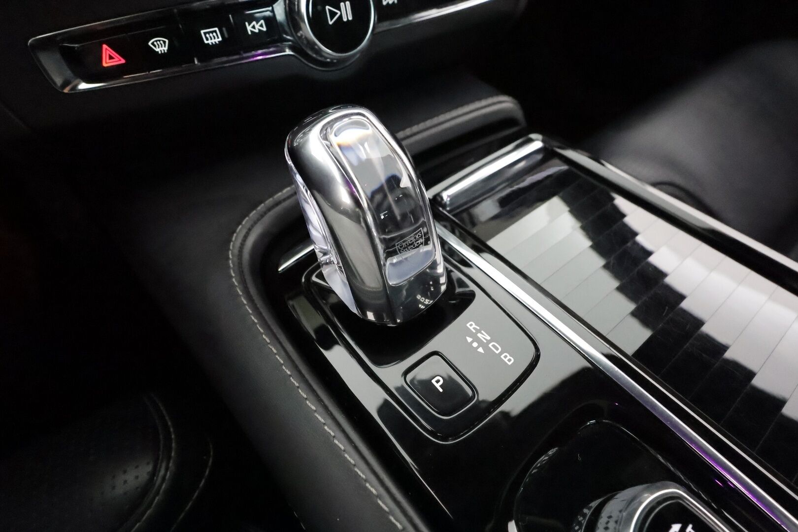 Volvo S90 2018 T8 AWD Business Inscription PRO A ** Adapt.vakkari / B&O / HUD / Full LED / Muistipenkit / Kattoluukku / 360 kamera / Four C - 3,99 % KORKOTARJOUS TÄHÄN AUTOON - Nahkasisusta / Webasto / Navi / Keyless 