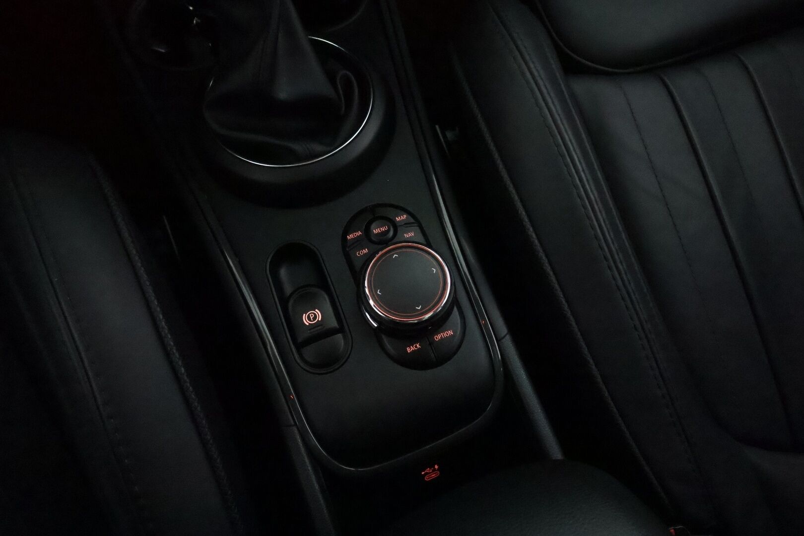 MINI Countryman 2019 Cooper SE ALL4 Maximise John Cooper Works-edition *H&K / HUD / ACC / Panorama / LED / P.Kamera / Sportpenkki Muistilla* - Suomi-auto / 2x Latauskaapelit / Hyvät varusteet