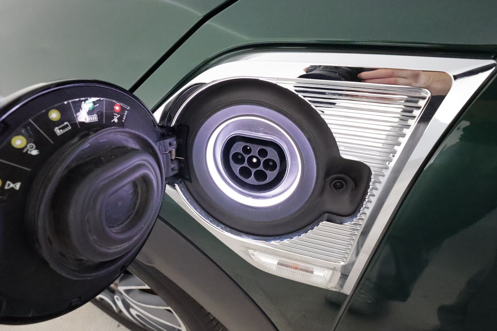 MINI Countryman 2019 Cooper SE ALL4 Maximise John Cooper Works-edition *H&K / HUD / ACC / Panorama / LED / P.Kamera / Sportpenkki Muistilla* - Suomi-auto / 2x Latauskaapelit / Hyvät varusteet